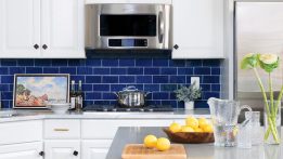 Why You Shouldn’t Forget Glass as a Backsplash Material