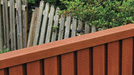 Protect Your Florida Wood Fence and Deck: Why Sealing and Staining Matter in the Sunshine State